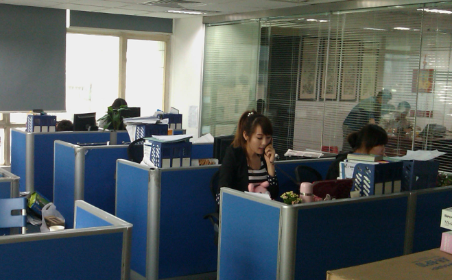 青岛企业官网建设服务对比：定制开发与模板建站的选型分析